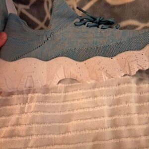 New Womens Comfy Athletic Shoes size 11